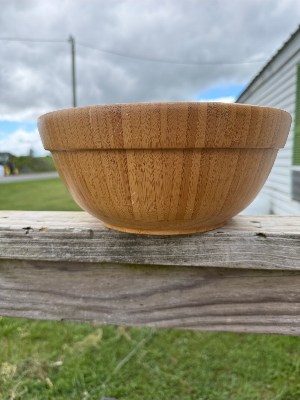 Pampered Chef Bamboo Serving Bowl in Natural Brown